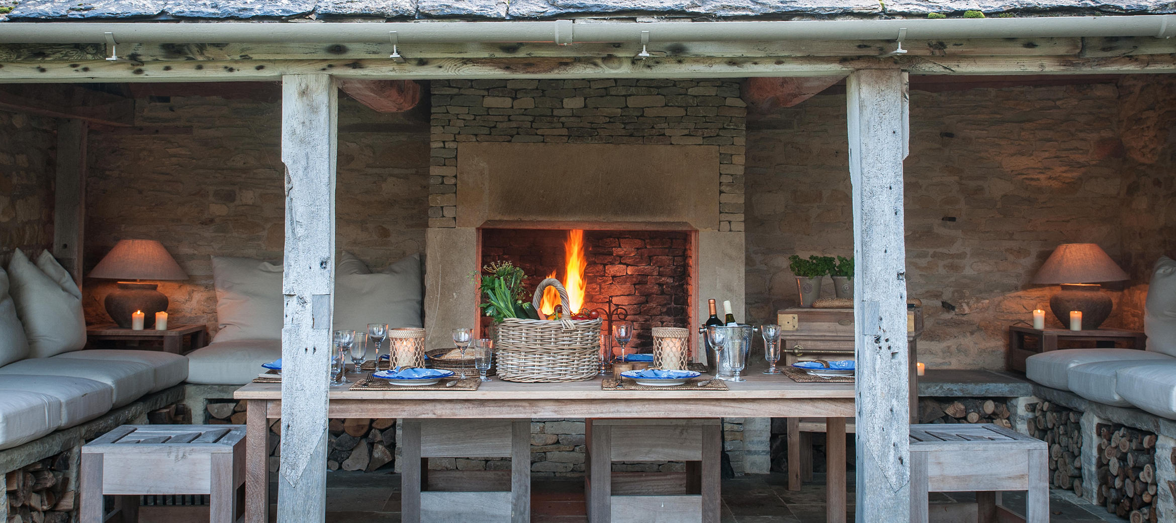 luxury cotswold farmhouse barbecue barn Luxury Cotswold Rentals