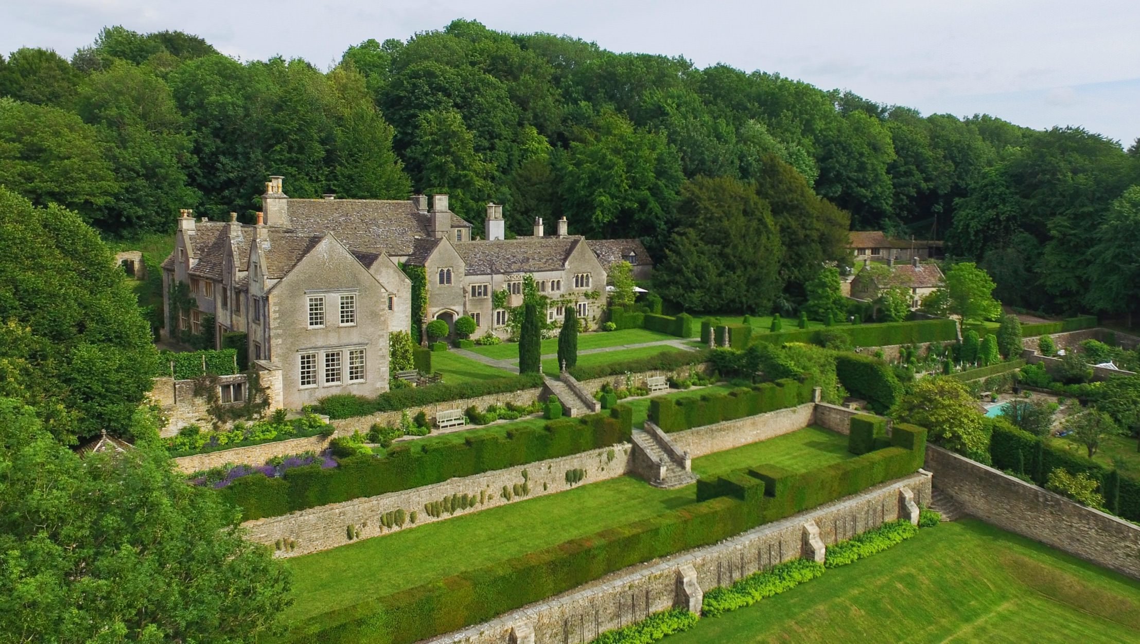 LittleSodburyManorterracesfeatured Luxury Cotswold Rentals