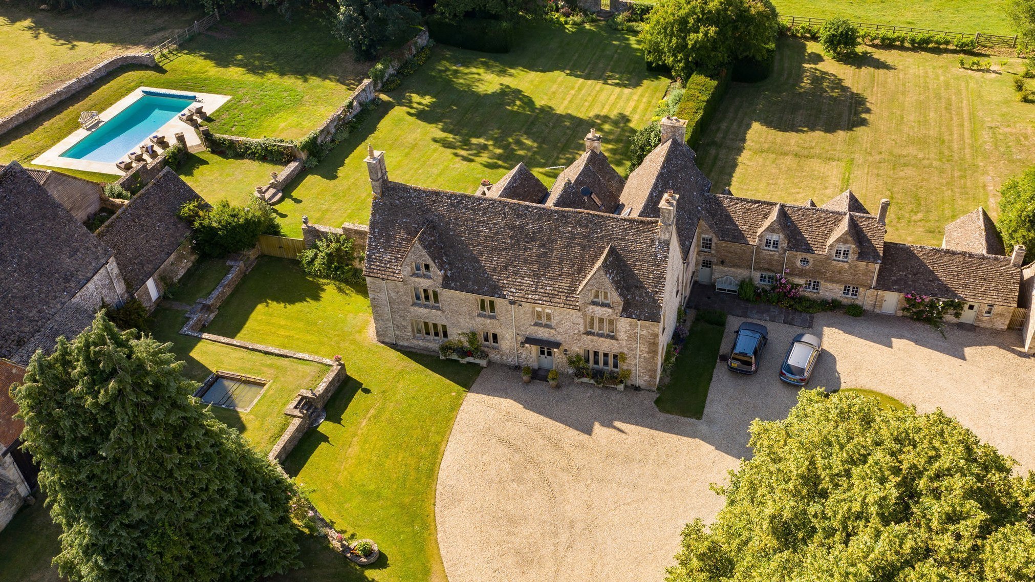 Bowldown Farmhouse, Westonbirt Luxury Cotswold Rentals