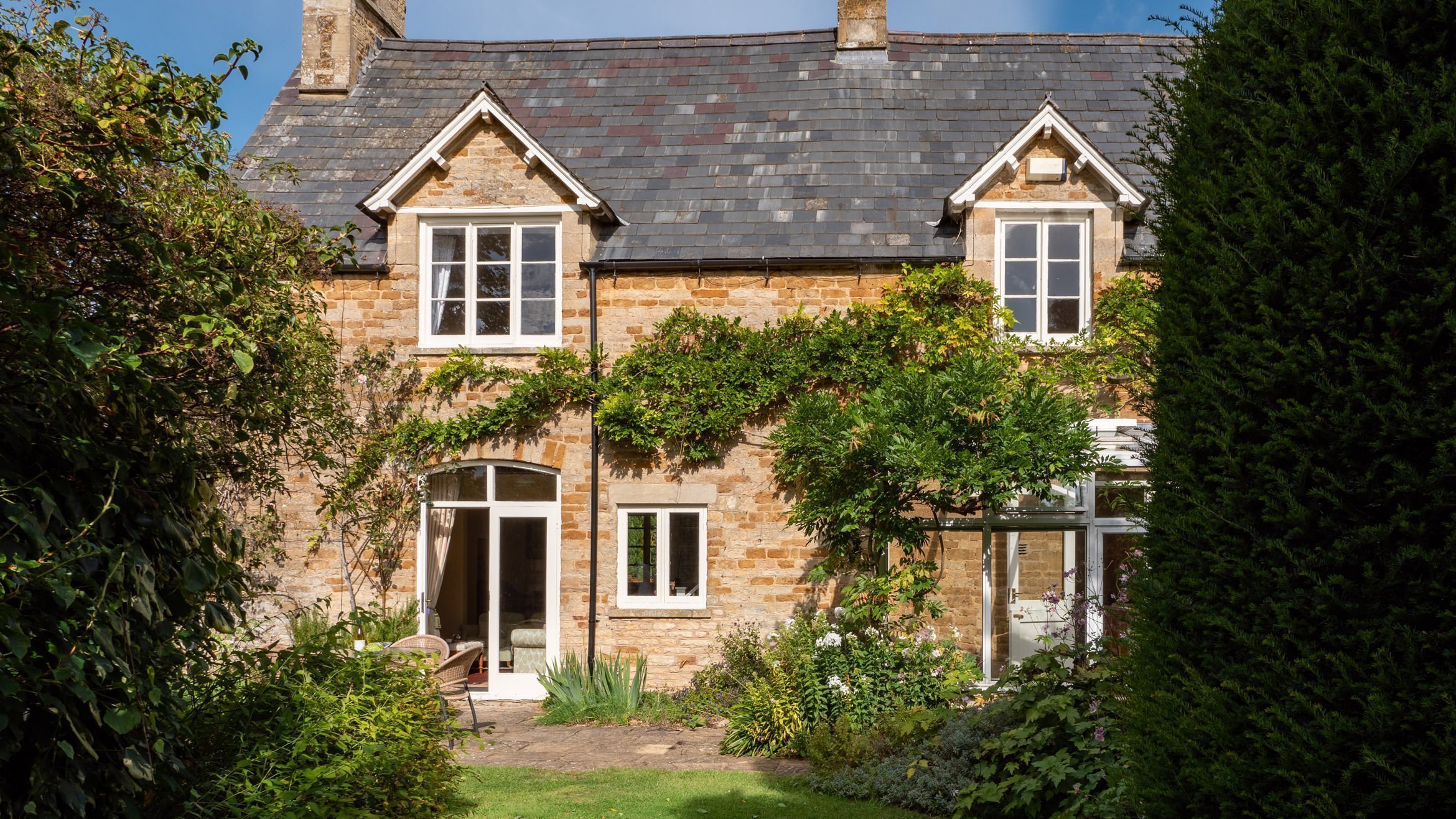 KinghamCottagesKinghamLodgeCottagerearelevation Luxury Cotswold