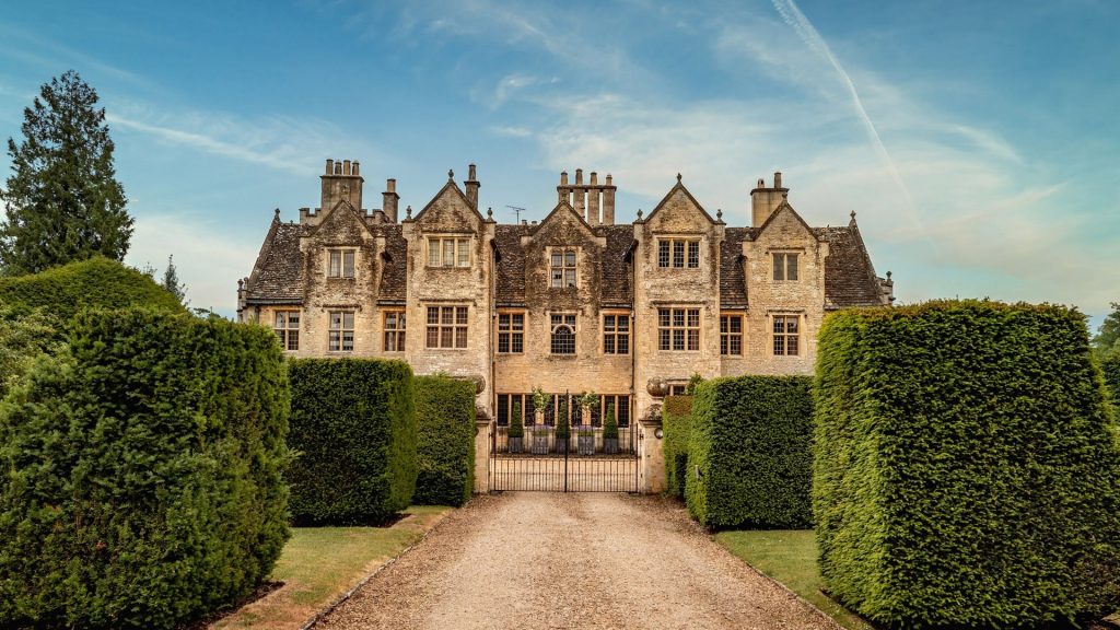 A very impressive Jacobean manor house in Shipton under Wychwood