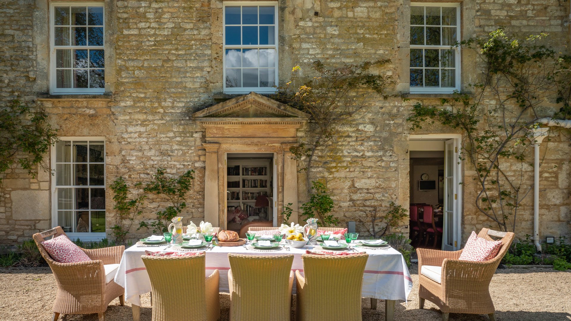 BrookHouseoutdoordining Luxury Cotswold Rentals