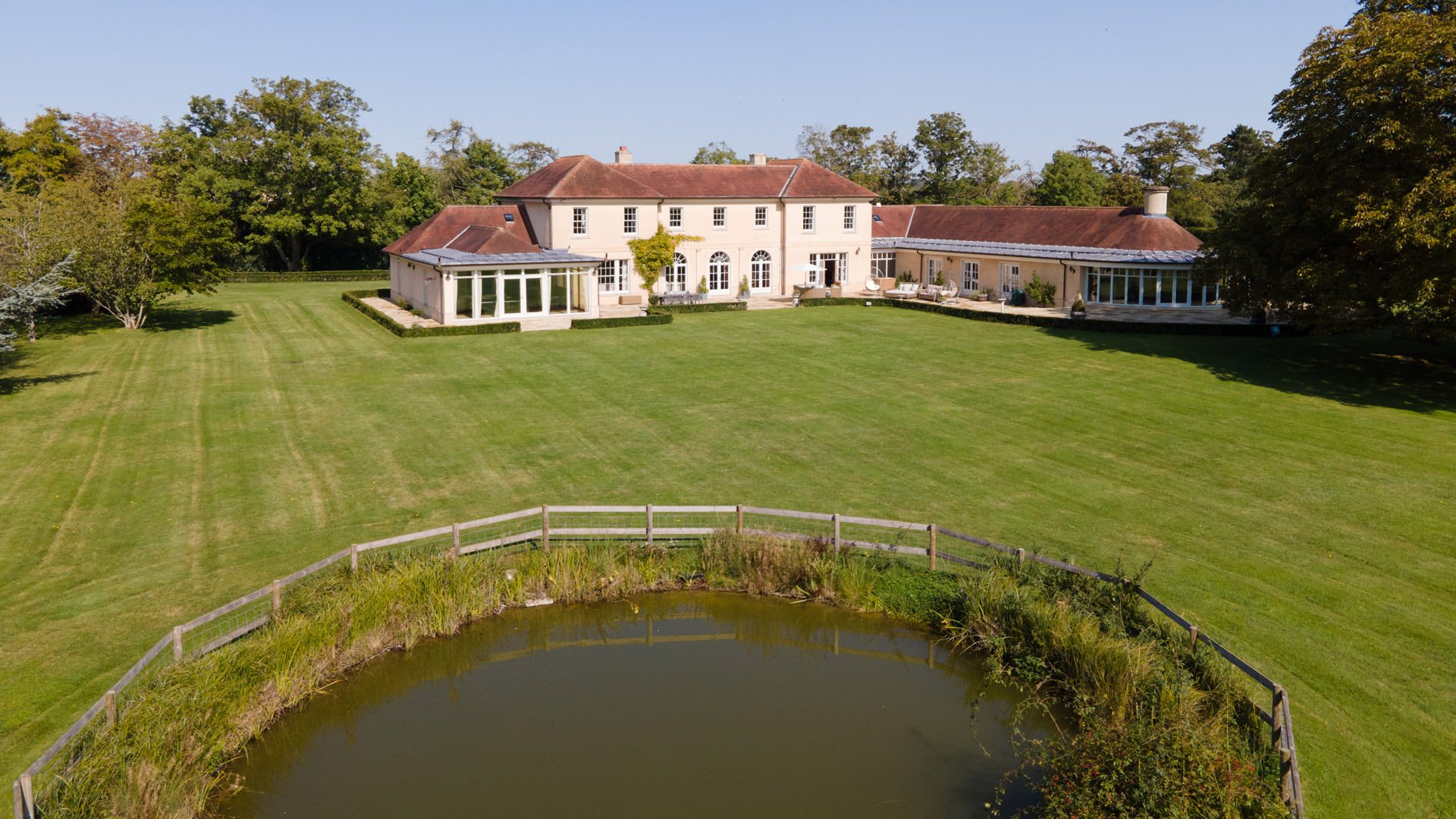 Lechlade House LechladeonThames Luxury Cotswold Rentals