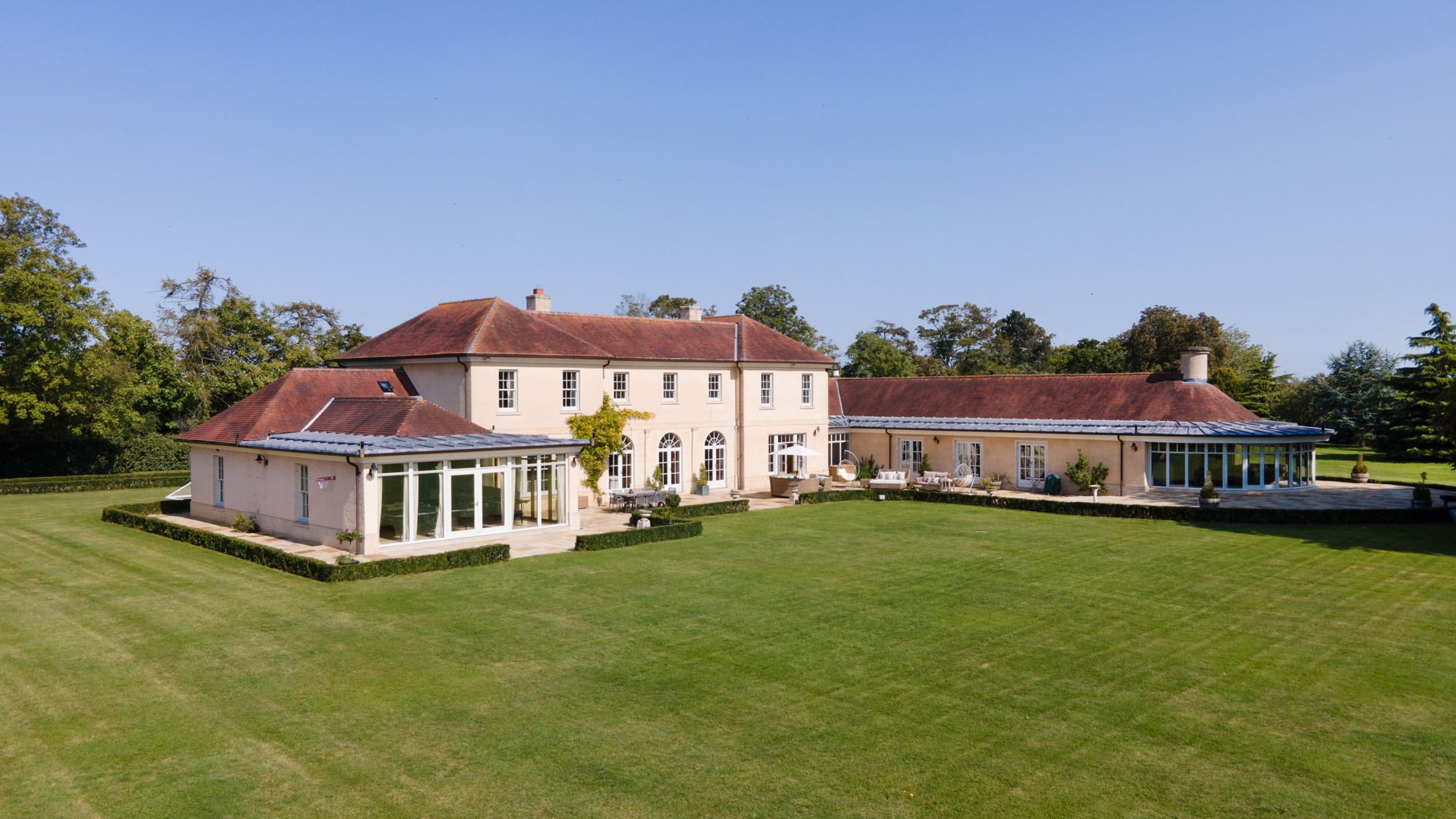 Lechlade House LechladeonThames Luxury Cotswold Rentals